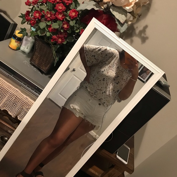 White ripped jean shorts - Picture 3 of 3